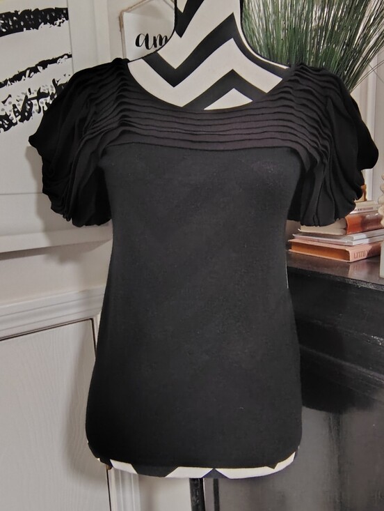 Alice + Olivia Tops - Alice + Olivia $398 Silk Cashmere Black Puff Sleeve Top Women's Small Coquette